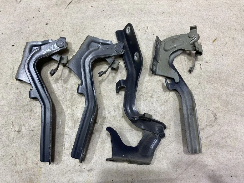 Петля капота Nissan Juke F15 Ниссан Жук Ф15