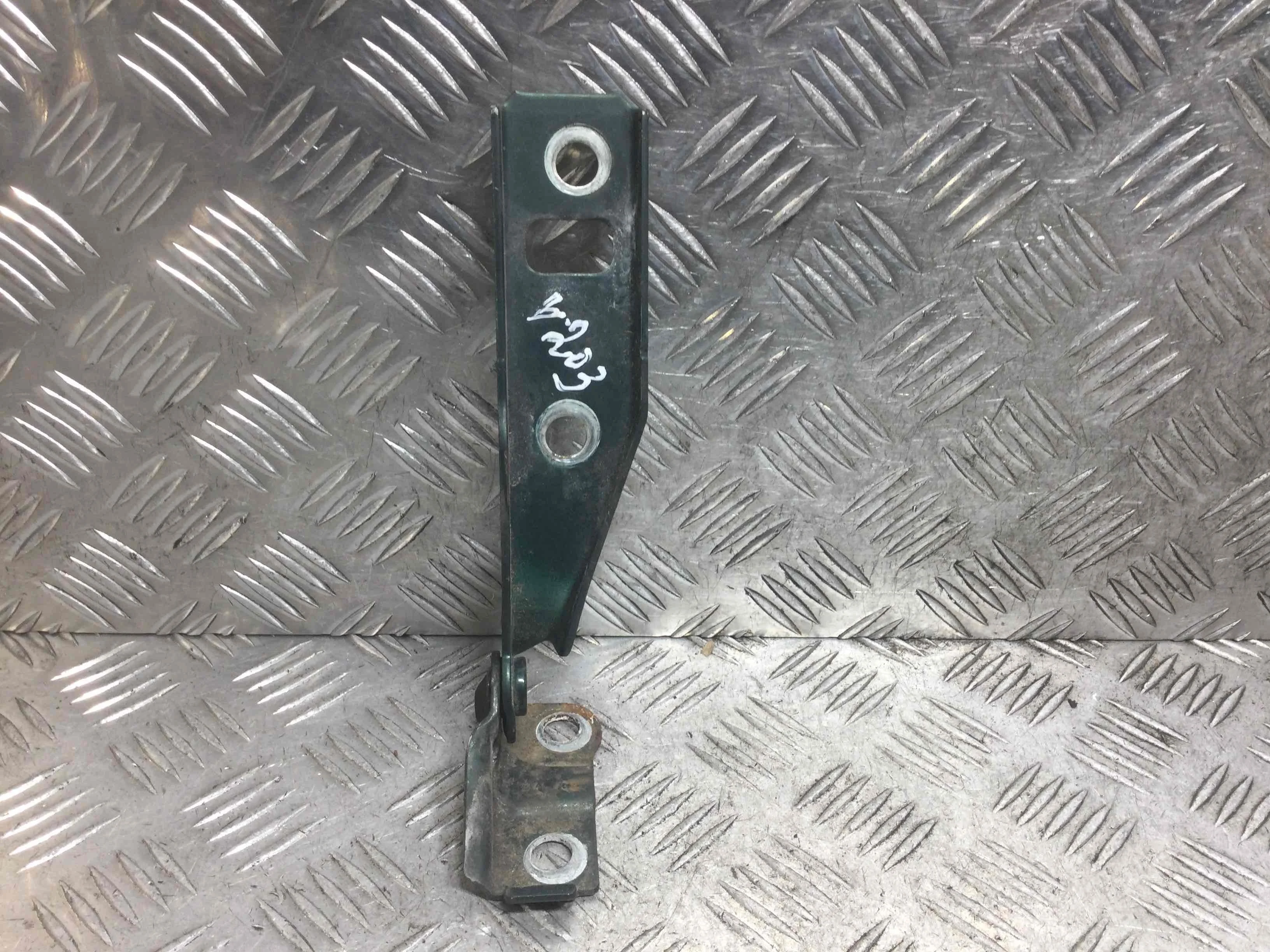 Петля капота правая Volkswagen Golf 4 поколение (1997-2004) дизель 1.9 TDI Механика Х/б