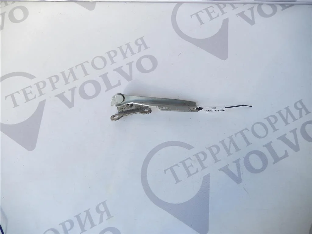 Петля капота левая