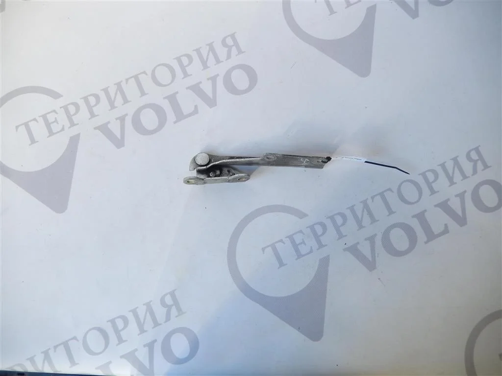 Петля капота левая