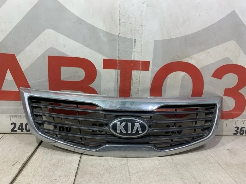 Решетка радиатора передняя Kia Sportage 3 SL