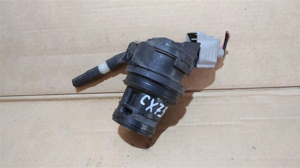 Б.у. насос омывателя MAZDA CX7 ER8 MAZDA CX7 ER8