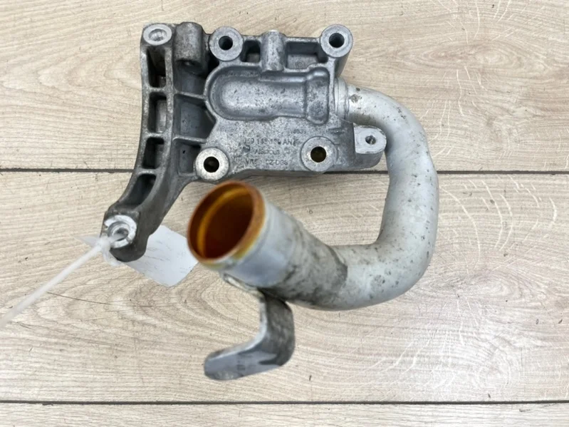 Кронштейн кондиционера VW Touareg 2 2010 - 2018 7P