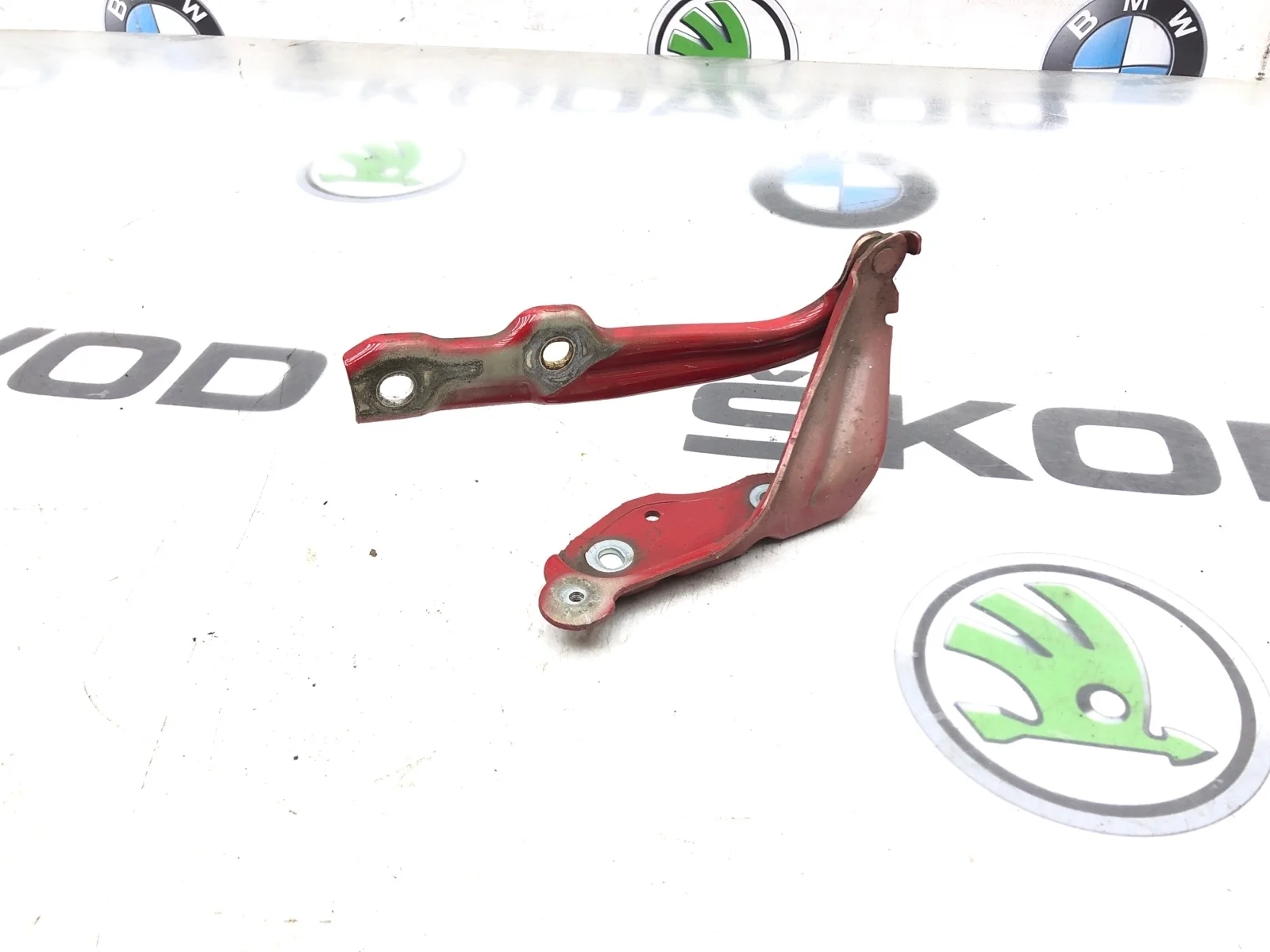 Петля капота Skoda Octavia 2015 5E0823301 A7 (5E) 1.6 TDI CLH, левая