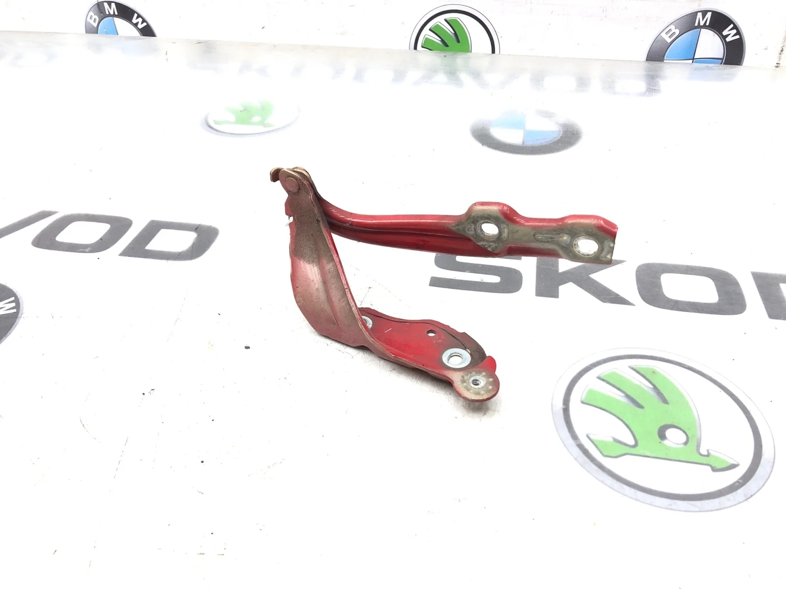 Петля капота Skoda Octavia 2015 5E0823302 A7 (5E) 1.6 TDI CLH, правая