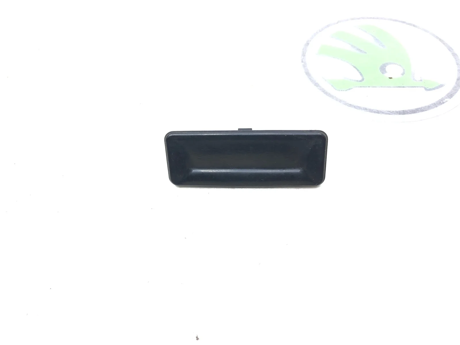 Кнопка открытия багажника Skoda Octavia 2011 1Z0827574C A5 (1Z)