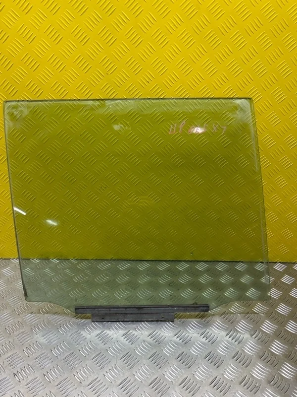 Стекло двери задней правой Lexus LX 570 2007-2012 2010