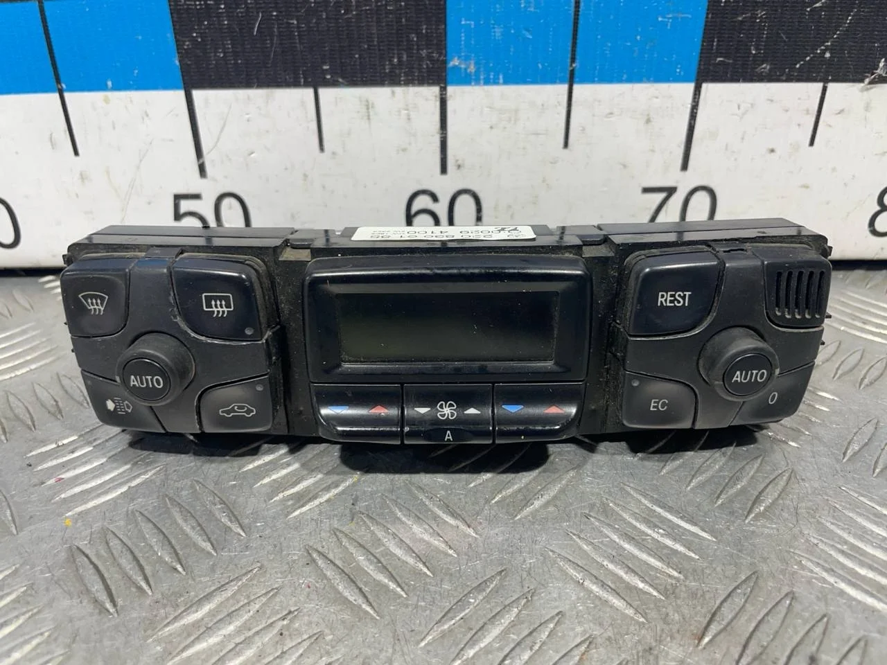[Б/У] Блок управления климатом MB W215 W220 - мелкий скол покрытия на правой крутилке [Незначительные дефекты] [Код: 00339378 ]