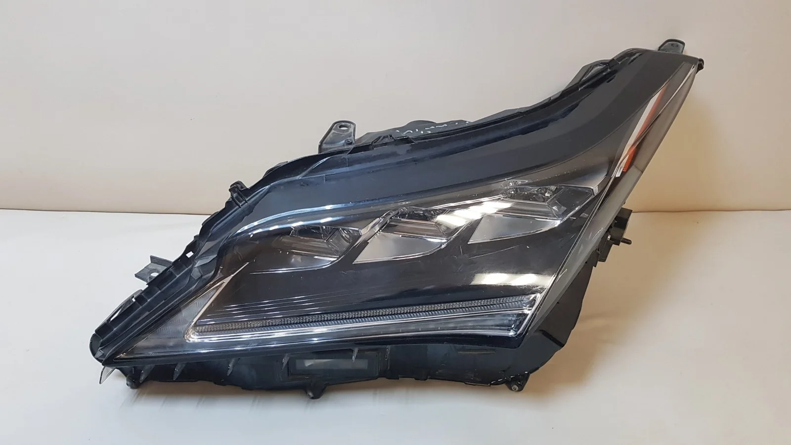 фара левая LEXUS RX 4, AL20 AGL20W AGL25W GGL25 GYL25 Левый  8118548D40 2015-2024 (контрактная запчасть)