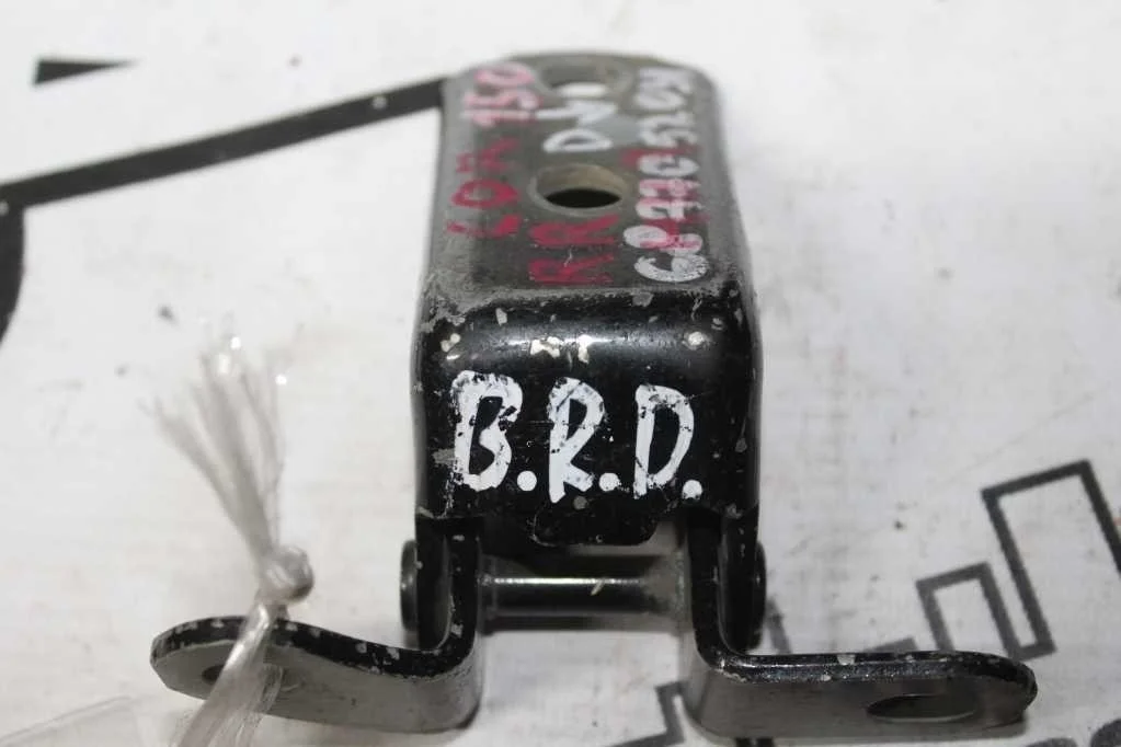 ПЕТЛЯ ДВЕРИ TOYOTA LEXUS DAIHATSU ... WILL VS WISH YARIS ACA30 ACA31W ACA33 ACA36W ACA38... ZZT245 ZZT250 ZZT251 ЗАДНИЕ ПРАВЫЕ НИЖНИЕ 6877005020