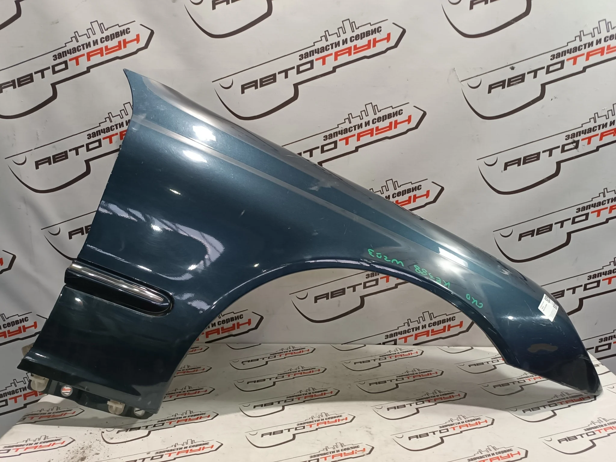 КРЫЛО MERCEDES-BENZ C-CLASS S203 W203 A2038800218 ПЕРЕДНЕЕ ПРАВОЕ черный, 189U KE388