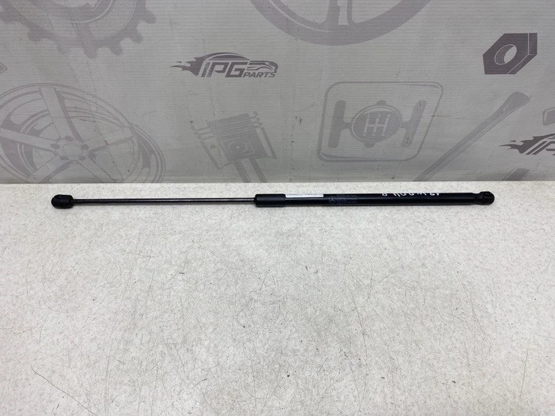 Амортизатор капота правый Mercedes-benz 2008 W204