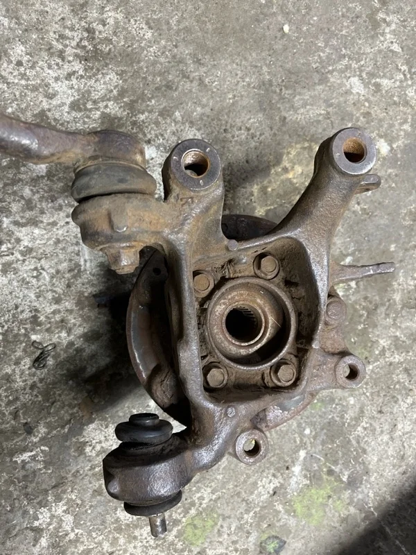 Кулак задний правый Toyota Rav 4 (XA30) (2005-2014) 2010