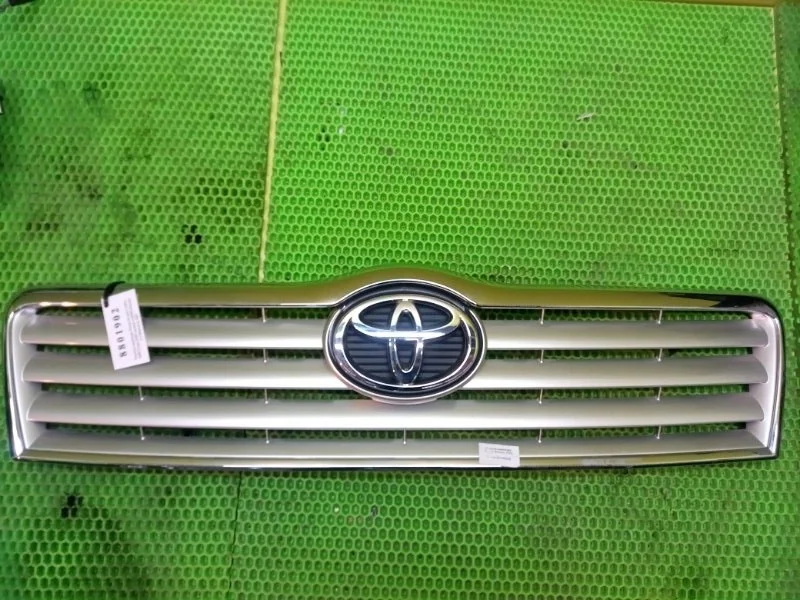 Решетка радиатора Toyota Avensis 2007 T250