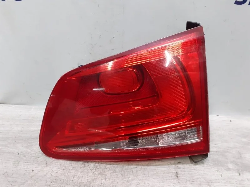 Фонарь крышки багажника Volkswagen Touareg 7P6945094B NF 3.6, задний правый
