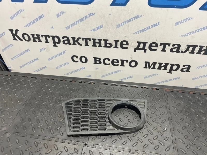 Решетка в бампер Bmw 550Ix 51117906198 F10 N63B44A, передняя правая