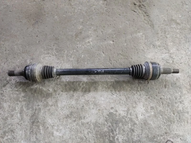 Полуось задняя (приводной вал, шрус) Volkswagen Touareg II 2010-2014 2011
