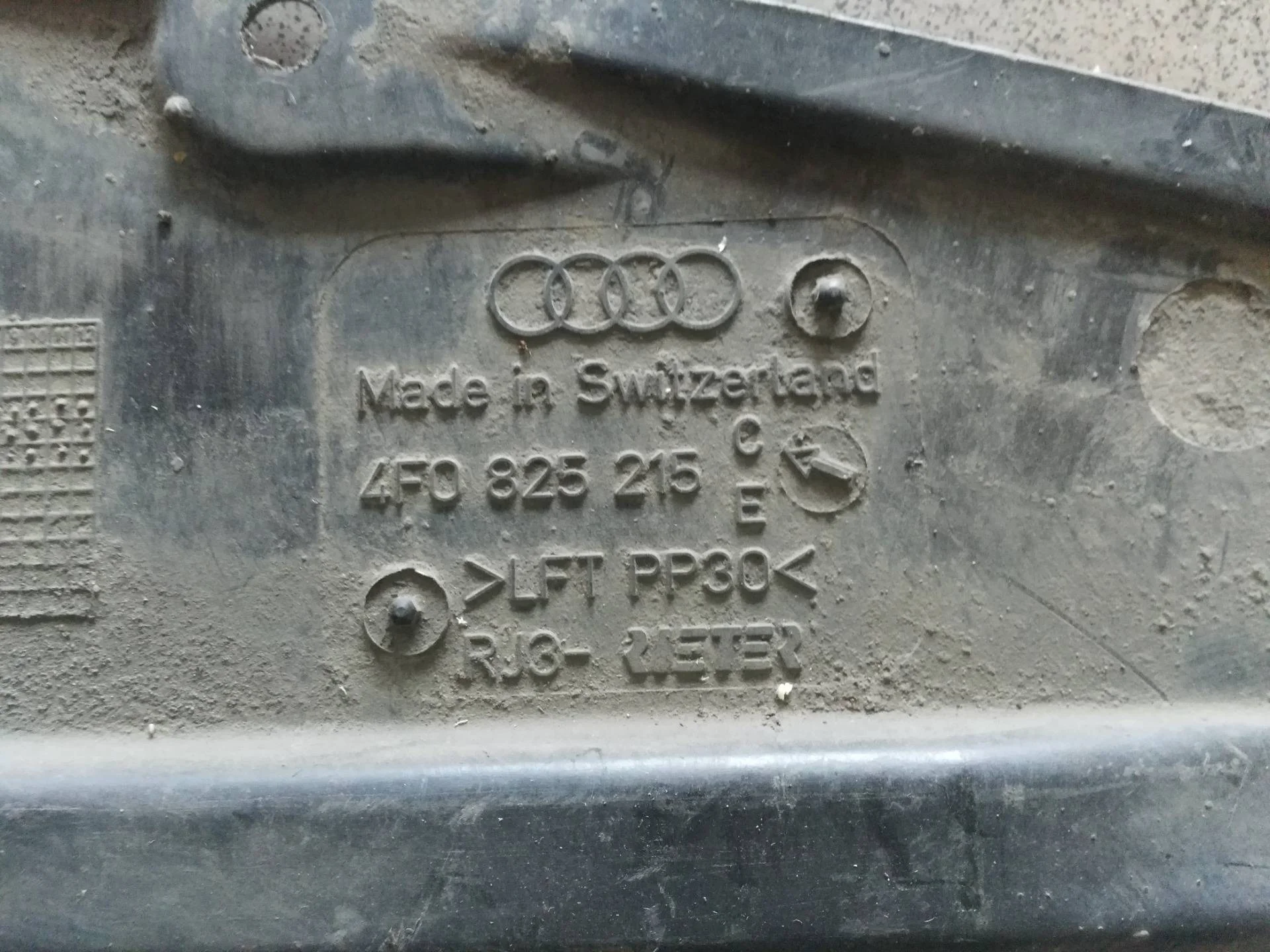 защита днища задняя левая Audi A6  2006