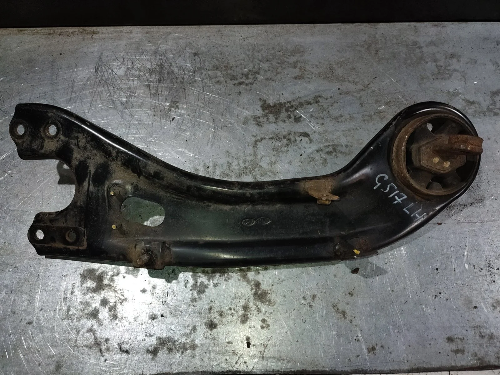 Рычаг подвески Hyundai IX35 2011 LM