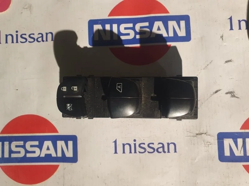 Блок управления стеклоподъемниками Nissan Qashqai 2015 254014EA0A J11 R9M, передний левый