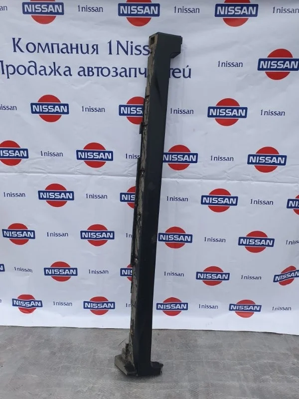Накладка на порог наружная Nissan 768504CM0B, правая