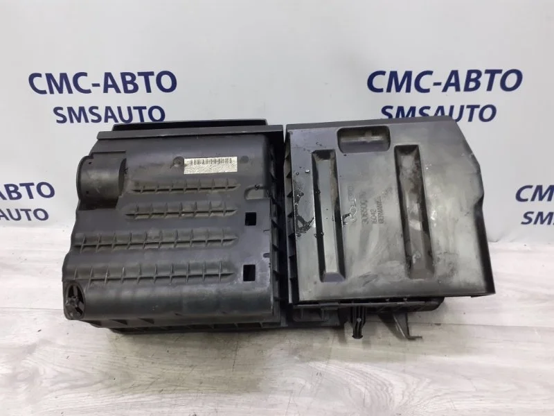 Корпус воздушного фильтра Volvo S80 30677718 С80 2.5