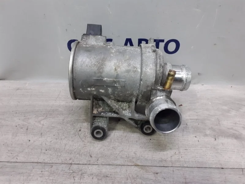 Помпа системы охлаждения Mercedes-Benz C-Class A2742000107 W205 2.0 T