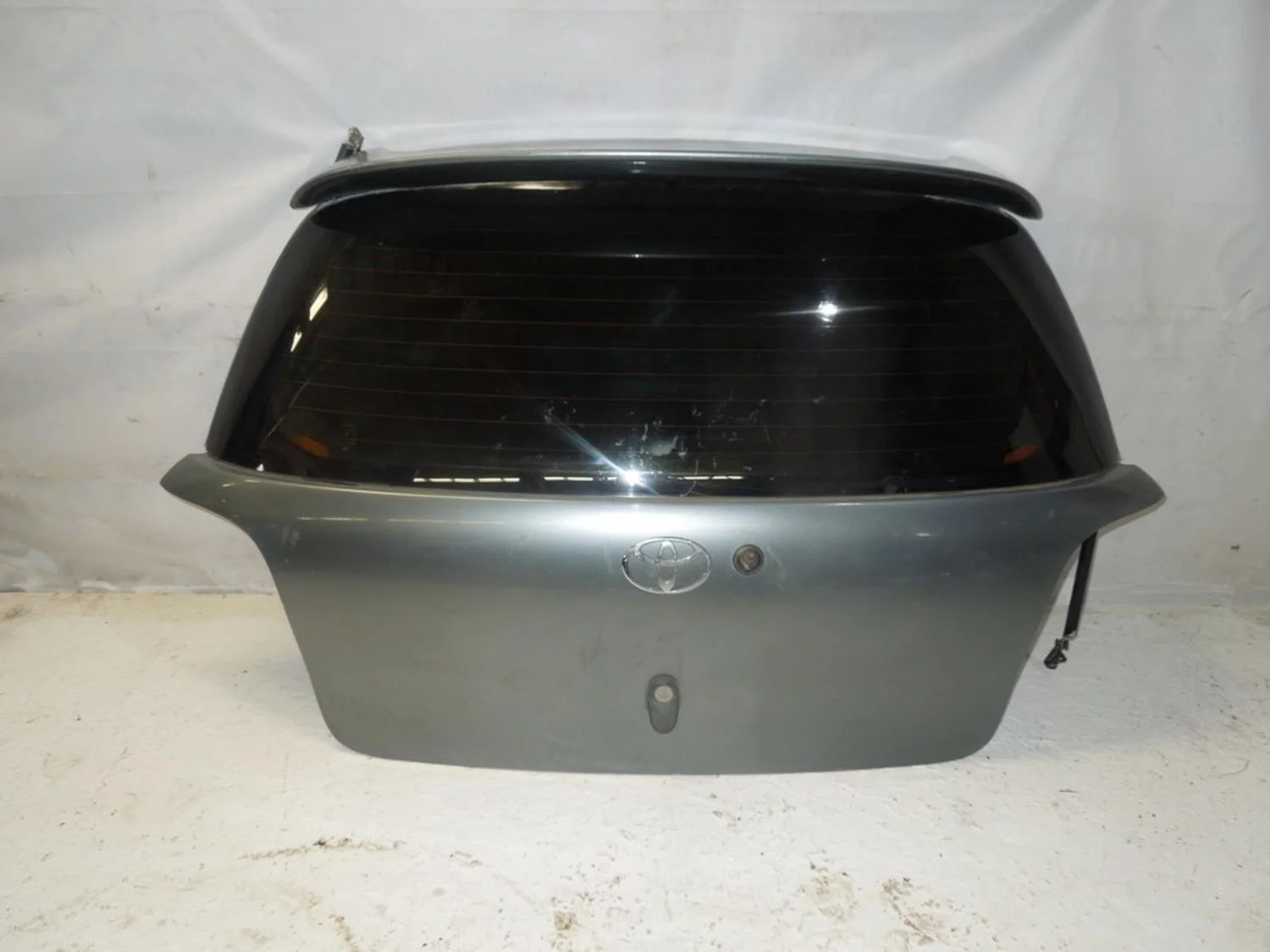 Дверь багажника Yaris 1999-2005