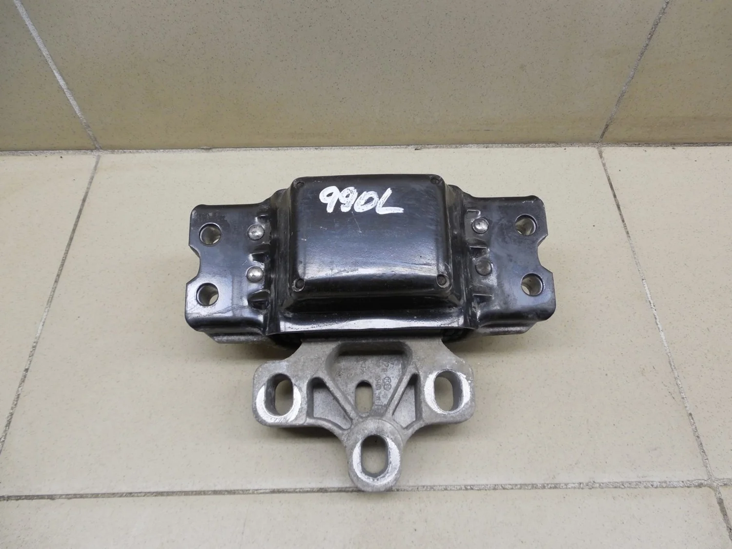 Опора двигателя левая Tiguan 2011-2016