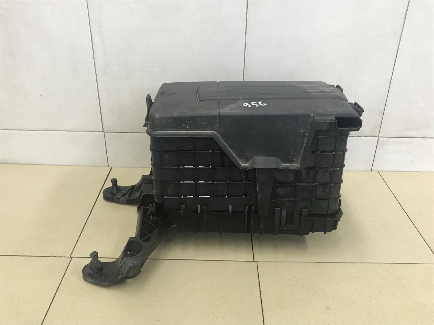 Крепление АКБ (корпус/подставка) Caddy III 2004-2016