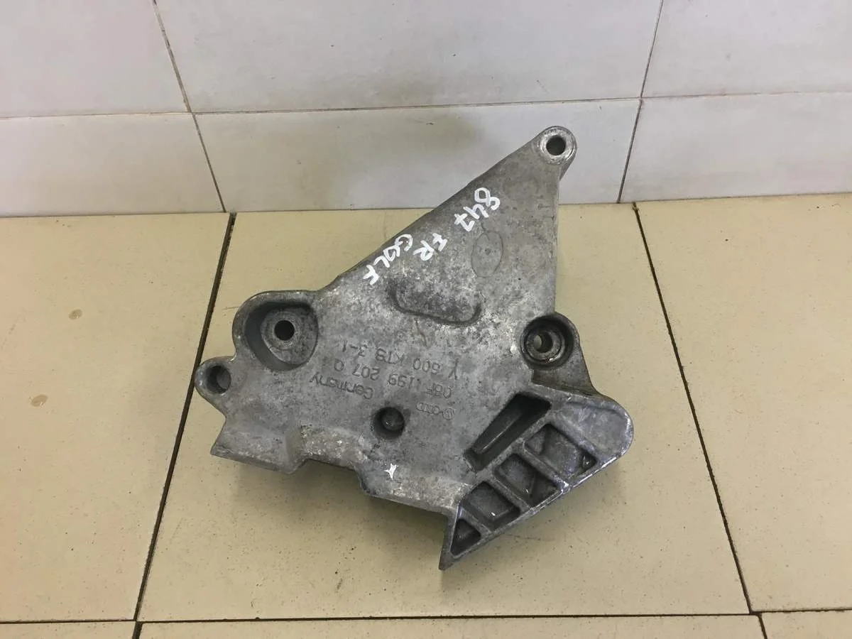 Кронштейн опоры двигателя Touran 2003-2010