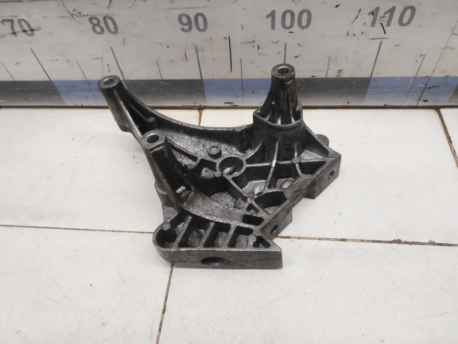 Кронштейн опоры двигателя Touran 2003-2010