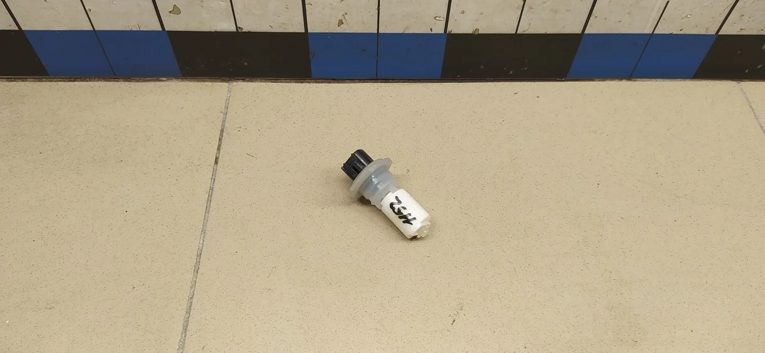 Датчик уровня в бачок омывателя RAV 4 2013-2019