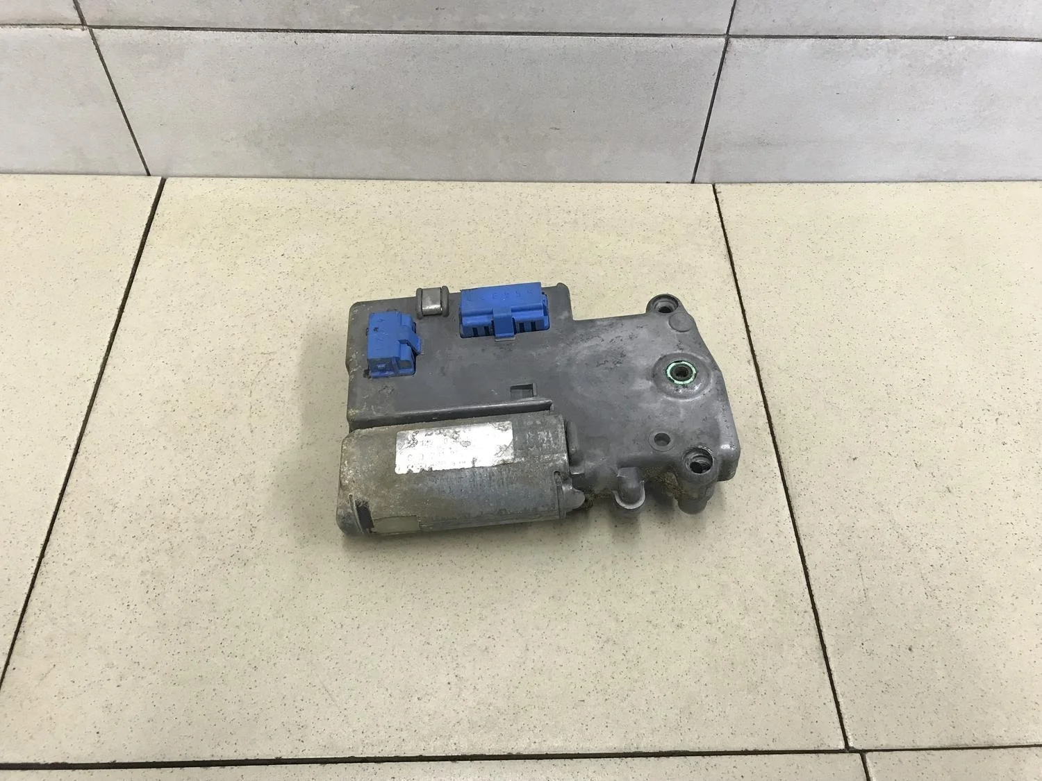 Моторчик люка A3 (8L1) 1996-2003