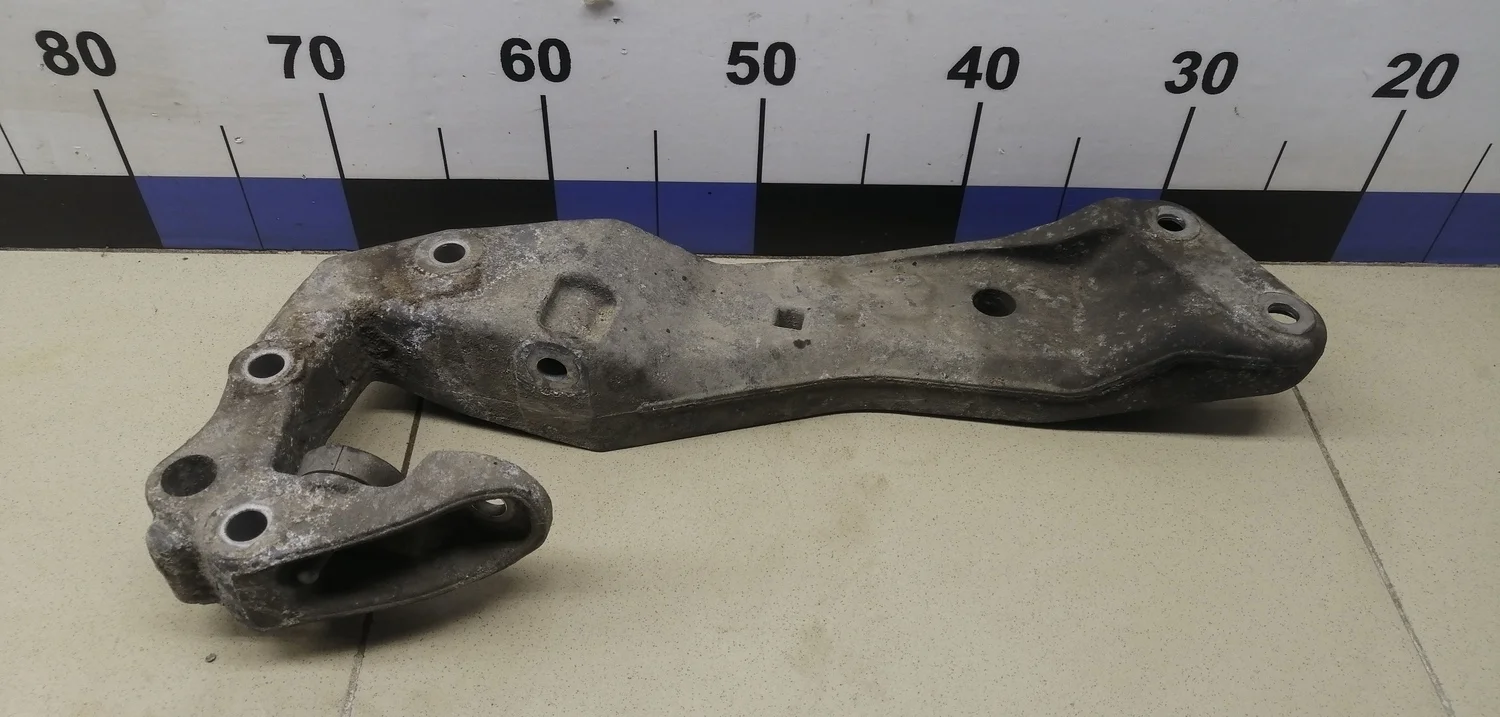 Кронштейн КПП 5-серия F10/F11 2009>