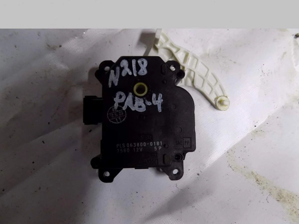 Моторчик заслонки отопителя RAV 4 2006-2013