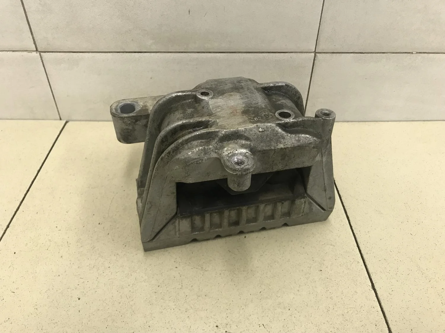 Опора двигателя правая Passat [B6] 2005-2010