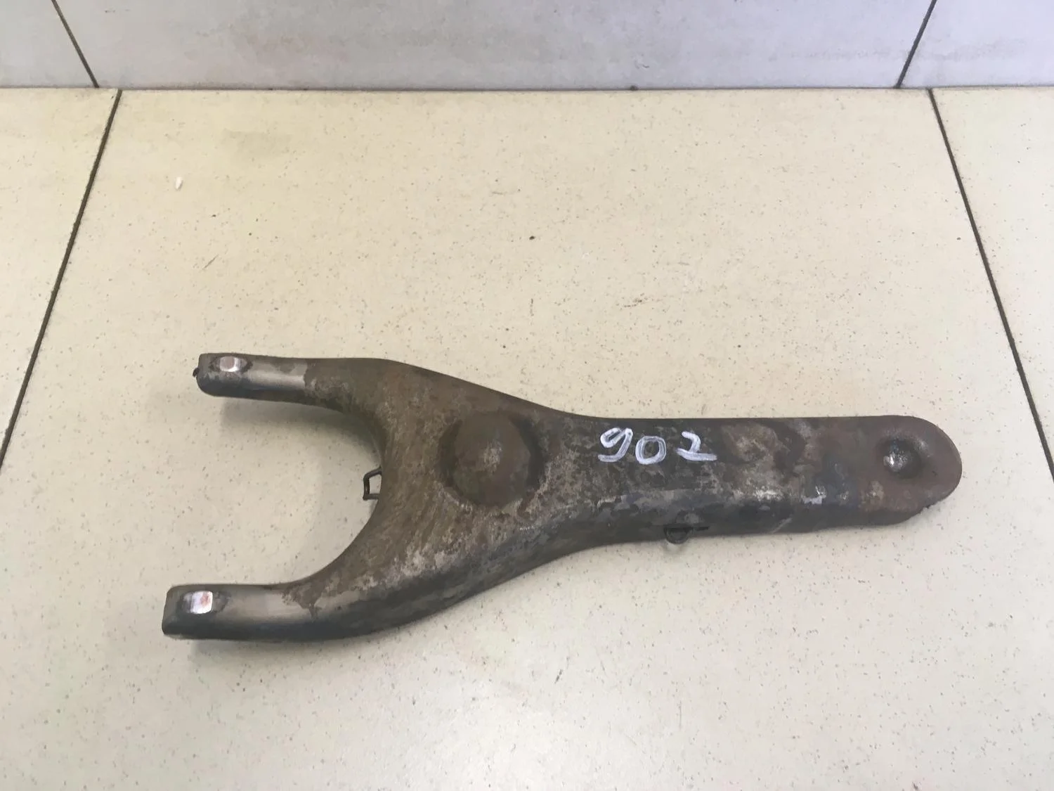 Вилка сцепления Avensis II 2003-2008