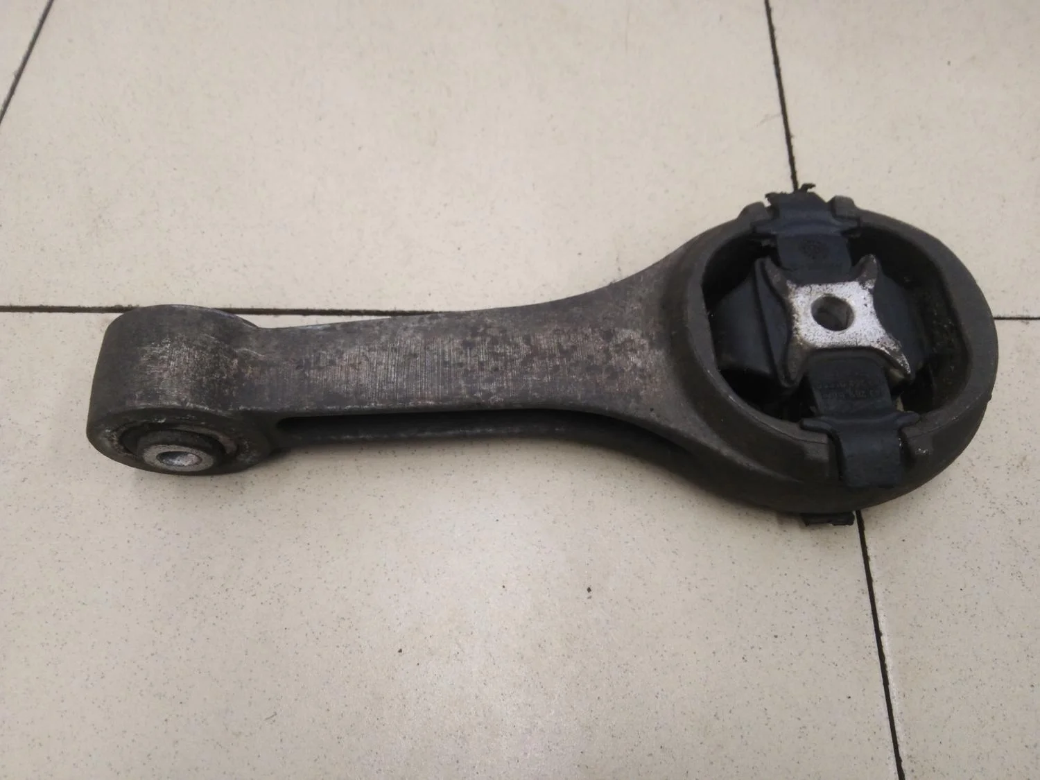 Опора двигателя задняя Fabia 2007-2015