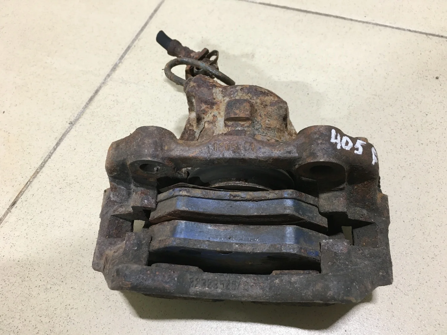 Суппорт передний левый Passat [B3] 1988-1993