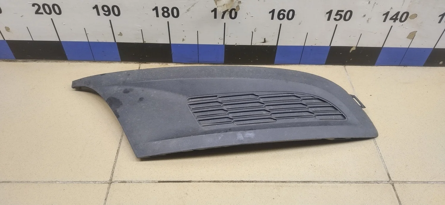 Решетка в бампер правая Polo (HB) 2009>