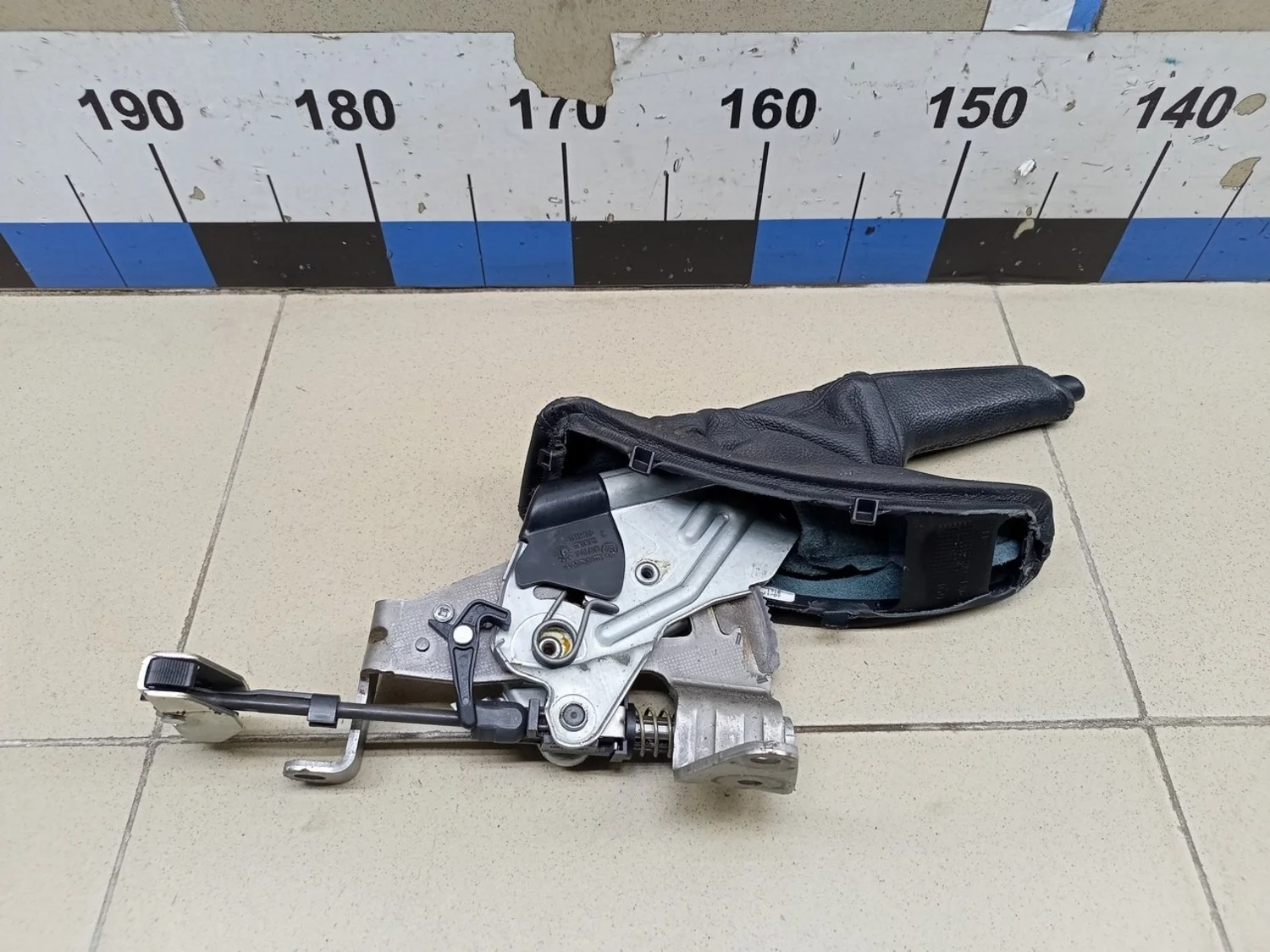 Рычаг стояночного тормоза 1-серия E87/E81 2004>