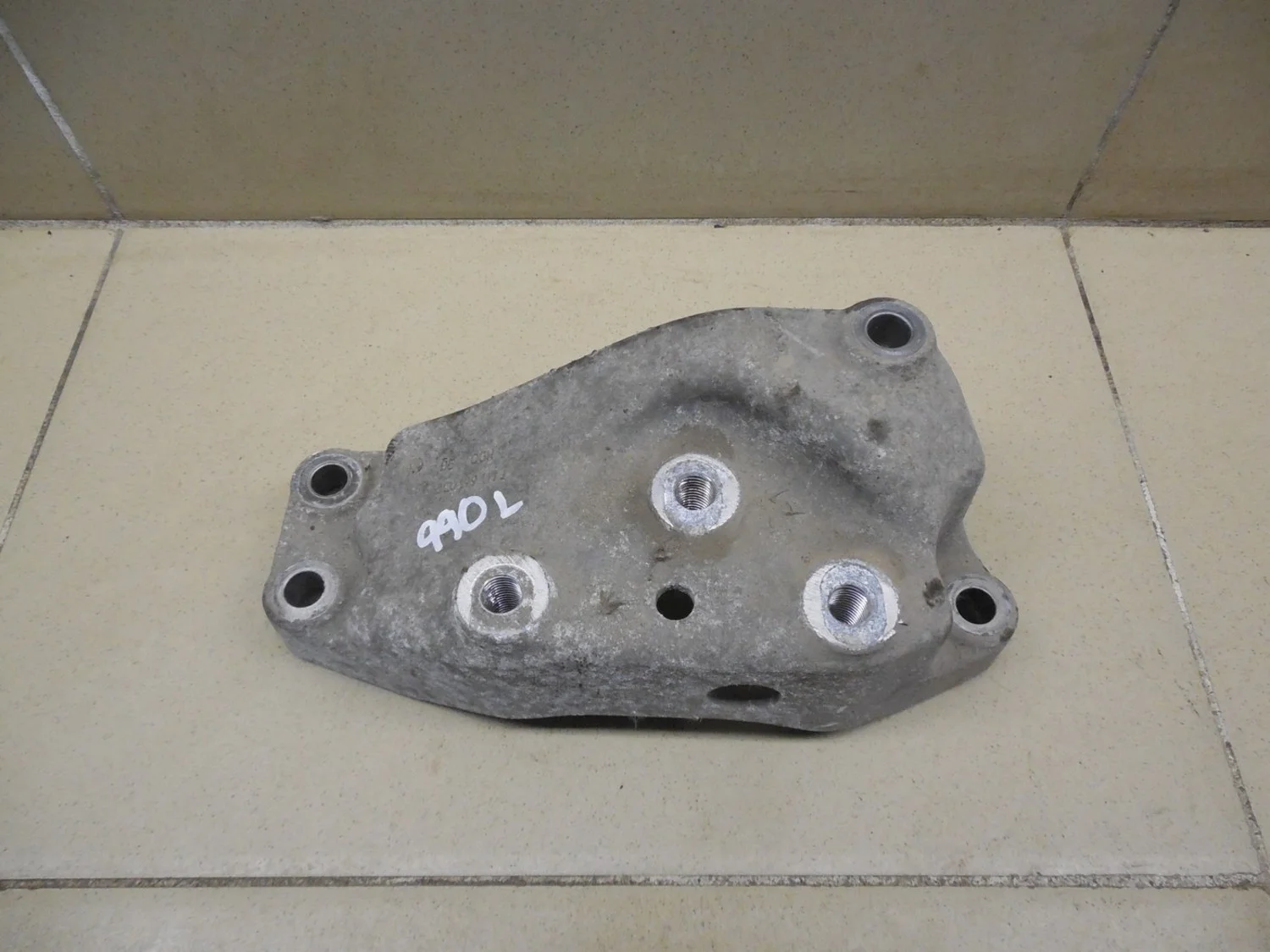 Кронштейн КПП левый Passat [B6] 2005-2010