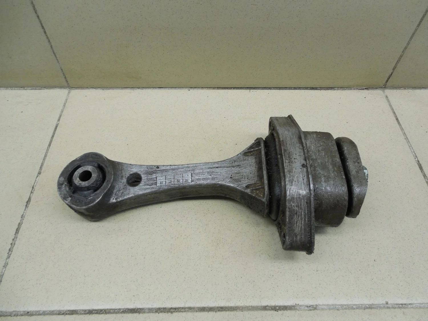 Опора двигателя задняя A3 (8L1) 1996-2003