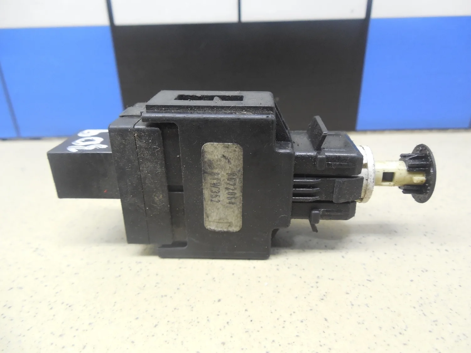 Датчик включения стопсигнала Outlander (CU) 2003-2009