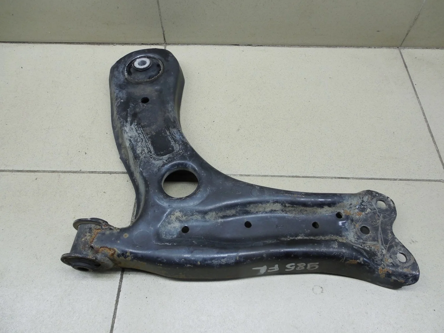 Рычаг передний левый Fabia 2007-2015