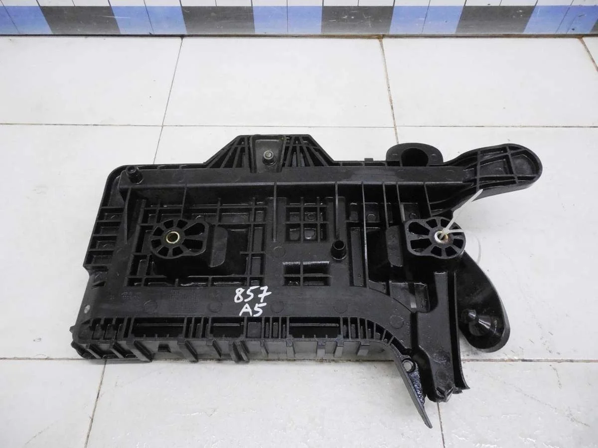 Крепление АКБ (корпус/подставка) Caddy III 2004-2016