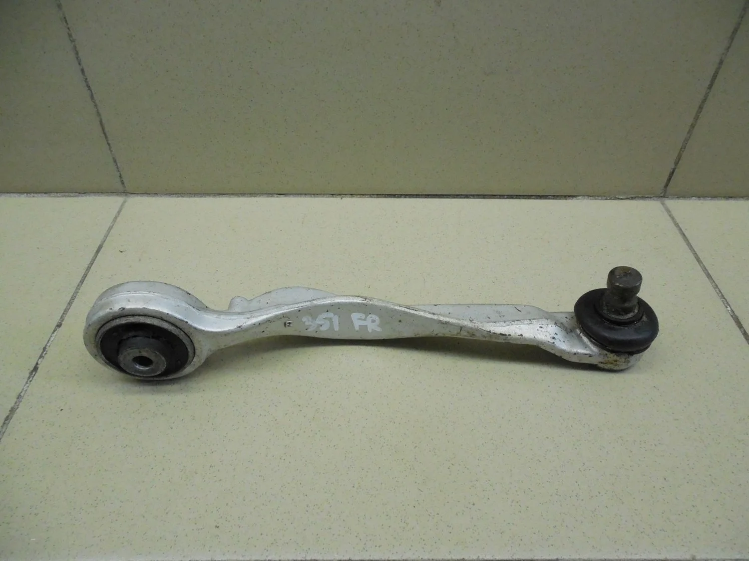 Рычаг передний верхний правый задний A4 [B5] 1994-2000