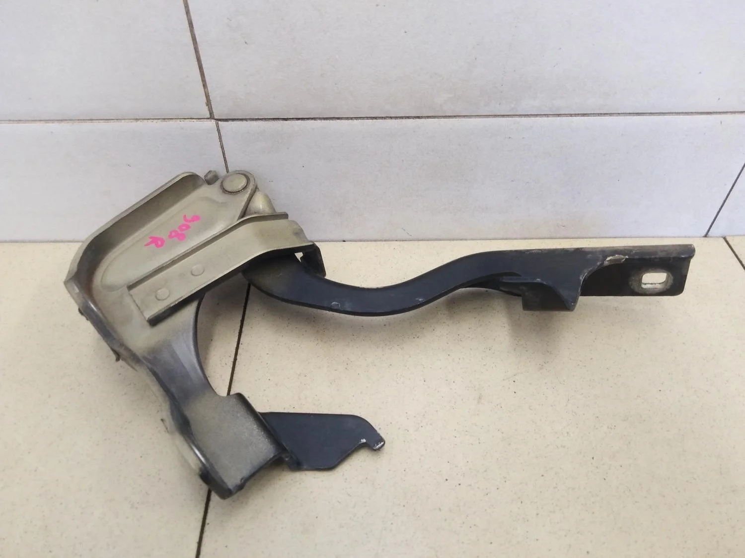 Петля капота правая Captiva (C100) 2006-2010