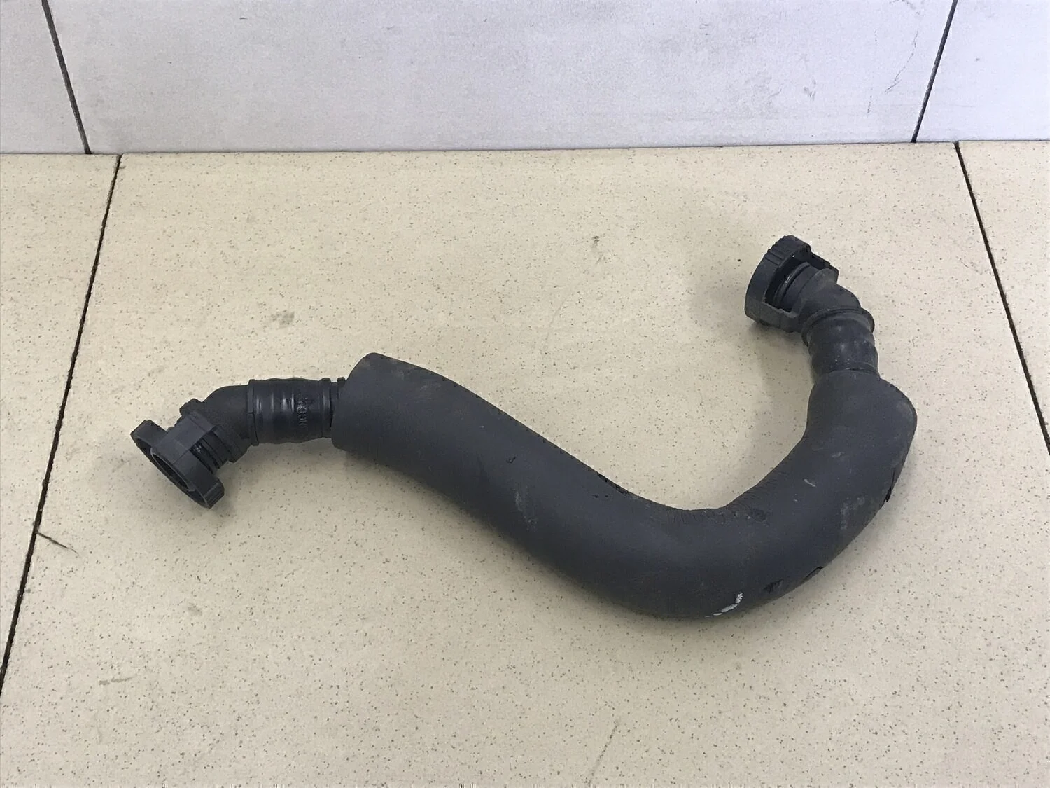 Шланг вентиляции картер. газов Passat [B6] 2005-2010